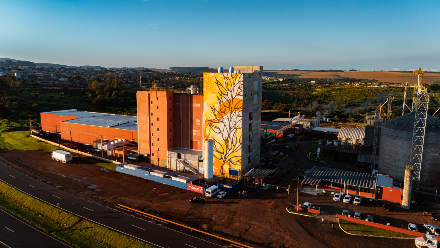 Urban art transforms SL Alimentos mill into a landmark along Rodovia do Café